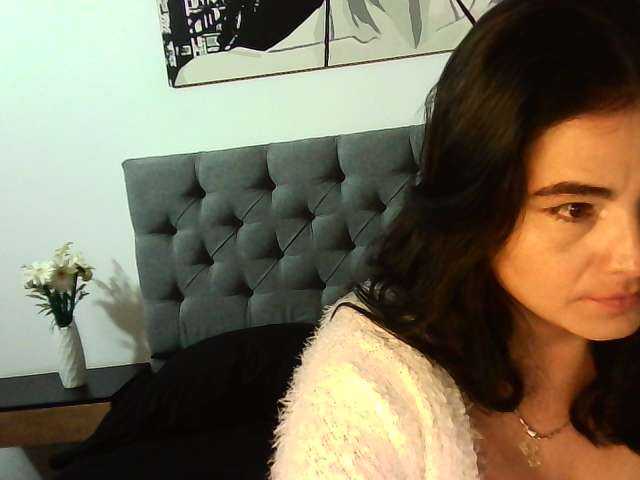 AnieRouse live webcam show