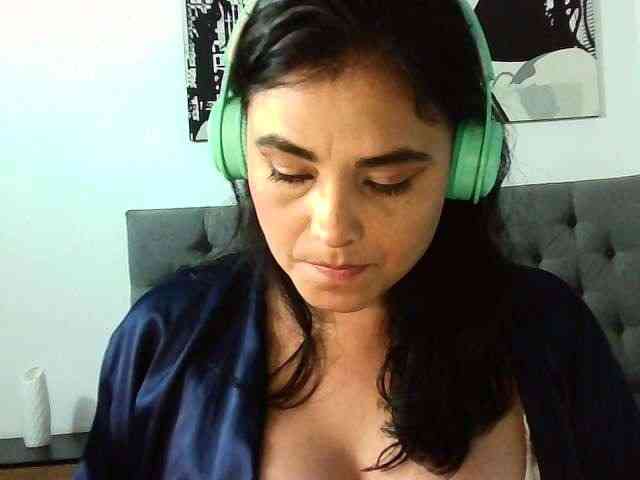 AnieRouse webcam