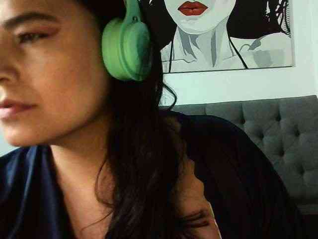 AnieRouse webcam