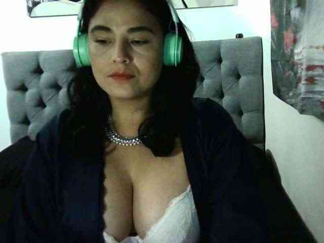 AnieRouse webcam