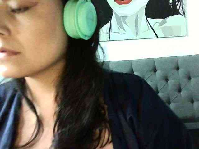 AnieRouse webcam
