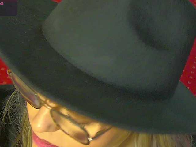 ZoeSkye live cam