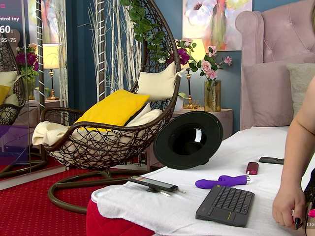 ZoeSkye live cam on BongaCams