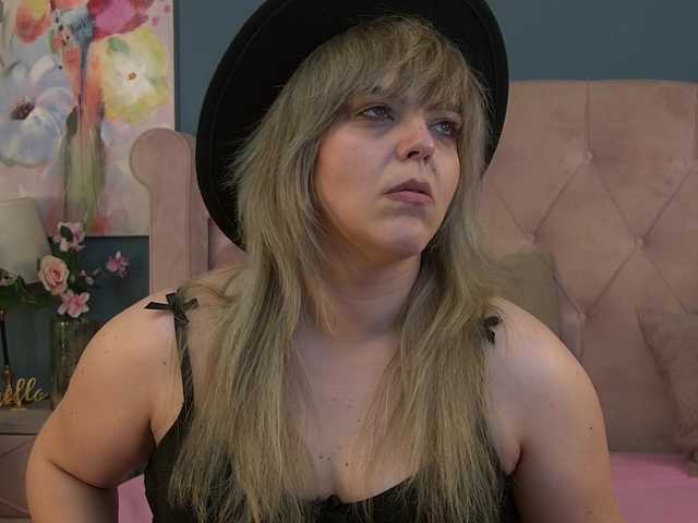 ZoeSkye live cam on BongaCams
