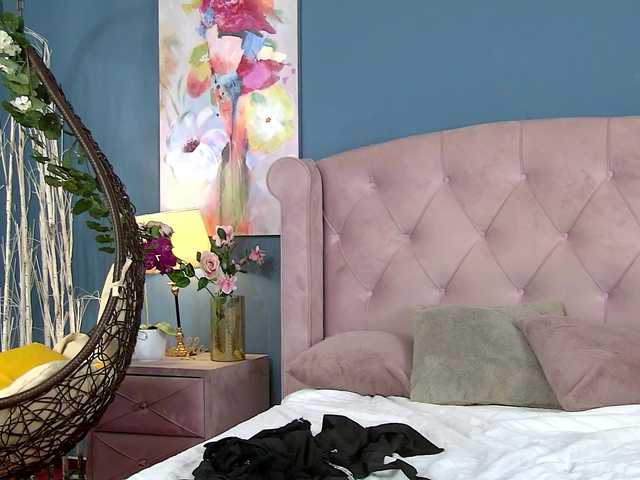 ZoeSkye live cam on BongaCams