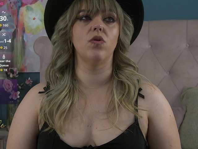 ZoeSkye live cam on BongaCams