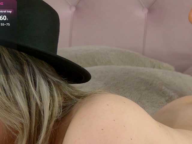 ZoeSkye live cam on BongaCams