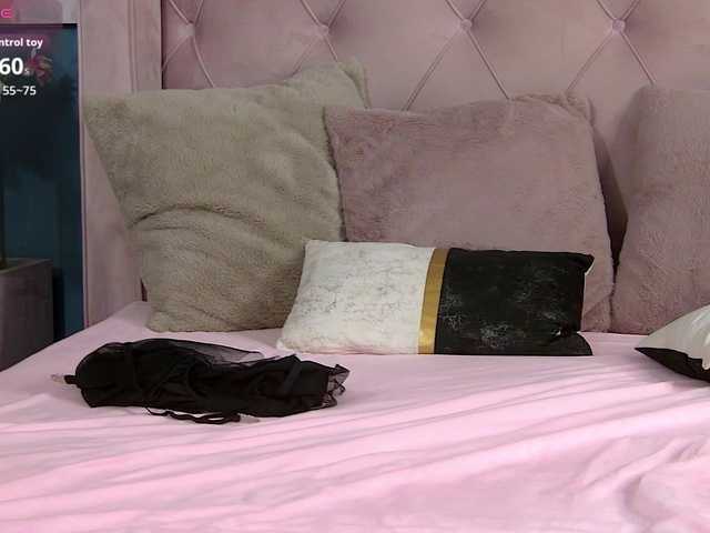 ZoeSkye live cam on BongaCams