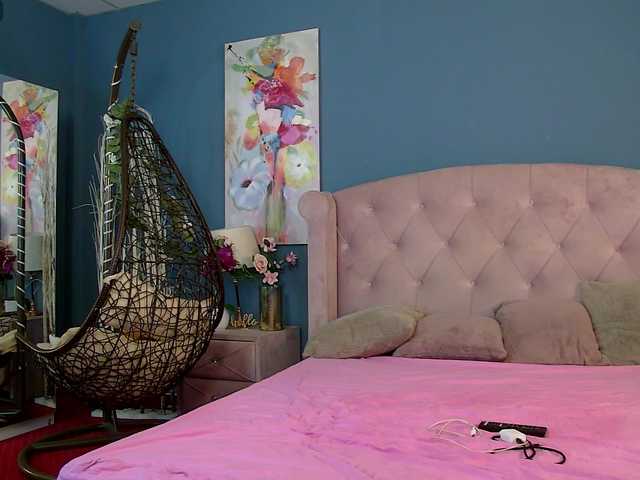 ZoeSkye live cam on BongaCams
