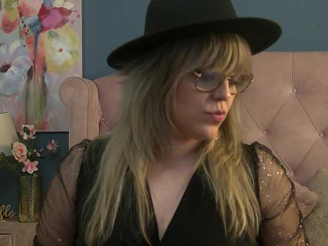 ZoeSkye live cam on BongaCams