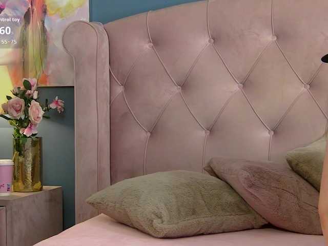 ZoeSkye live cam on BongaCams