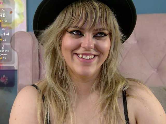 ZoeSkye live cam on BongaCams