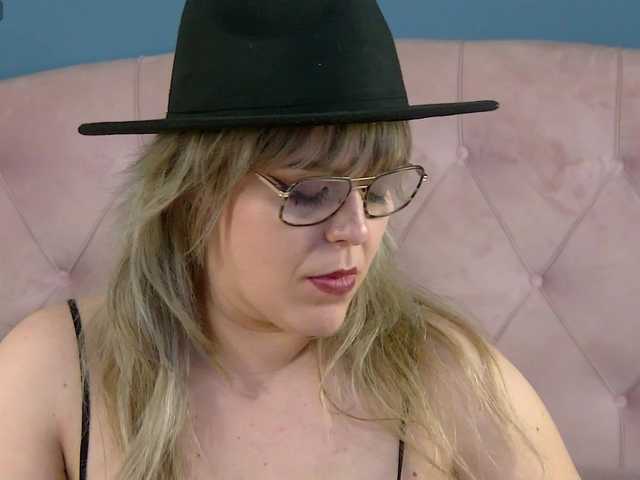 ZoeSkye live cam on BongaCams