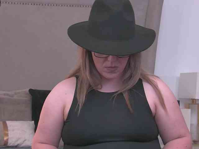 ZoeSkye webcam