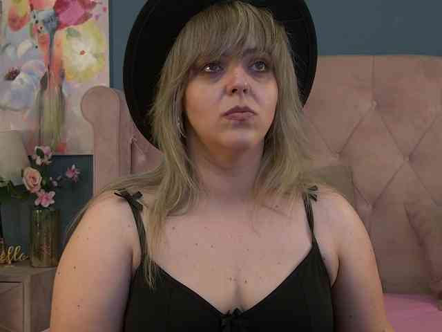 ZoeSkye webcam