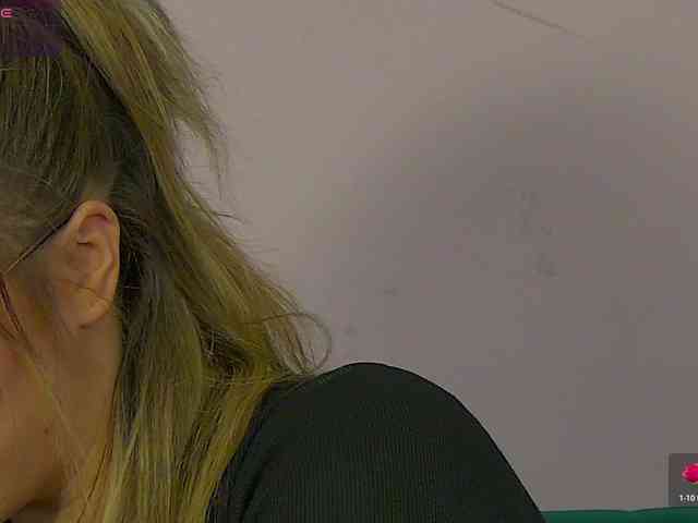 ZoeSkye webcam