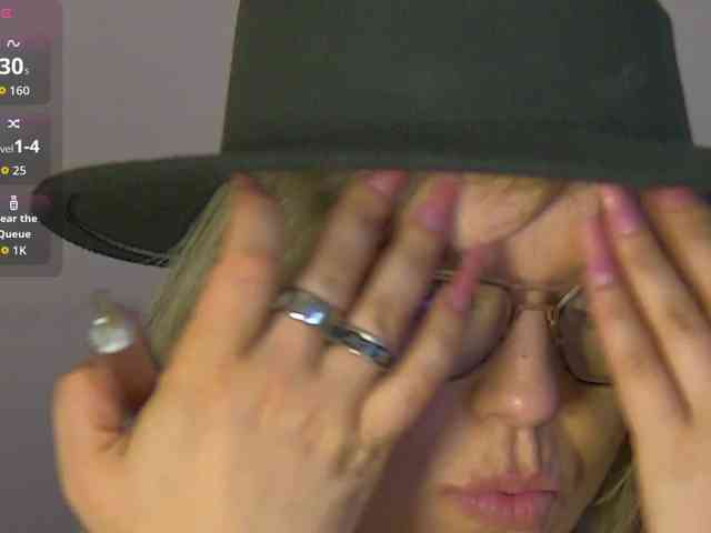 ZoeSkye webcam