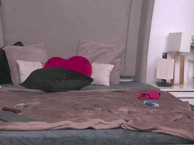 ZoeSkye webcam