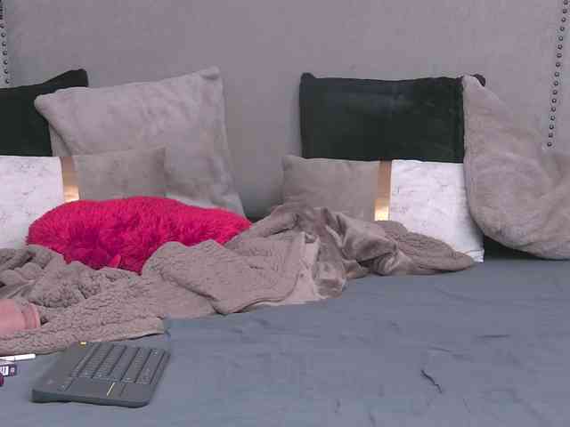 ZoeSkye webcam