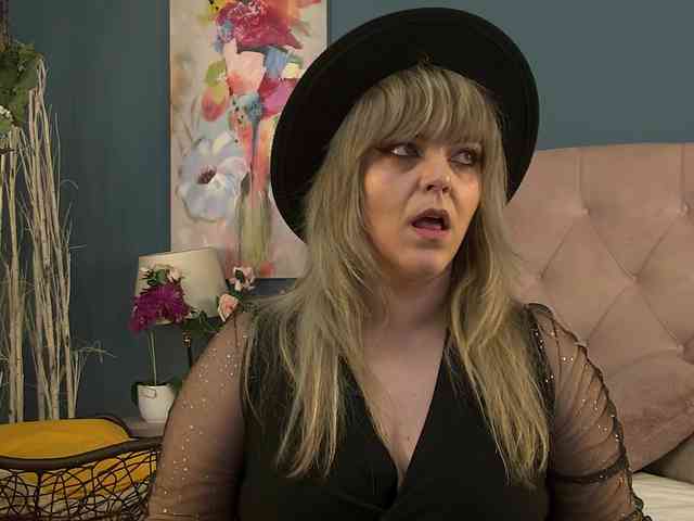 ZoeSkye webcam