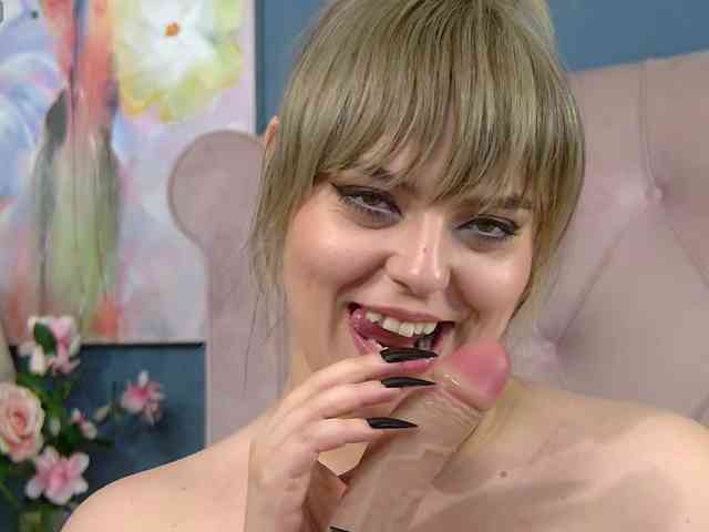 ZoeSkye webcam
