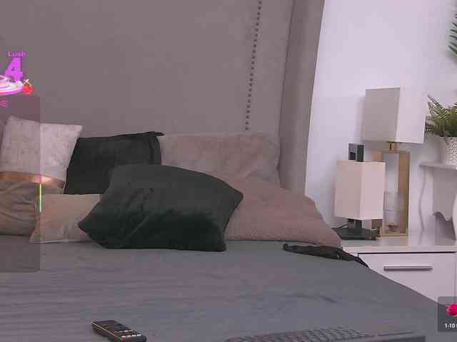 ZoeSkye webcam