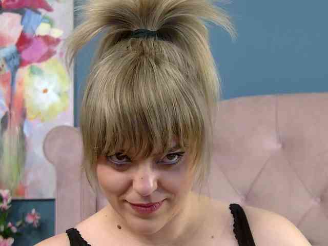 ZoeSkye webcam