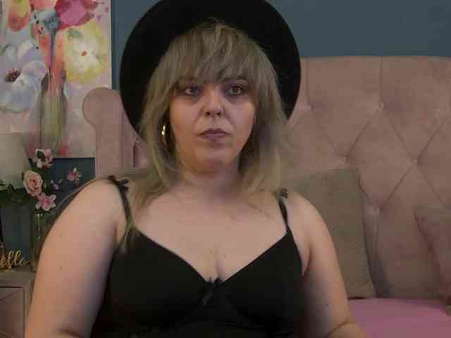 ZoeSkye webcam
