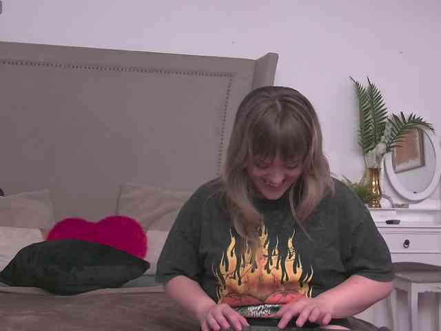 ZoeSkye webcam