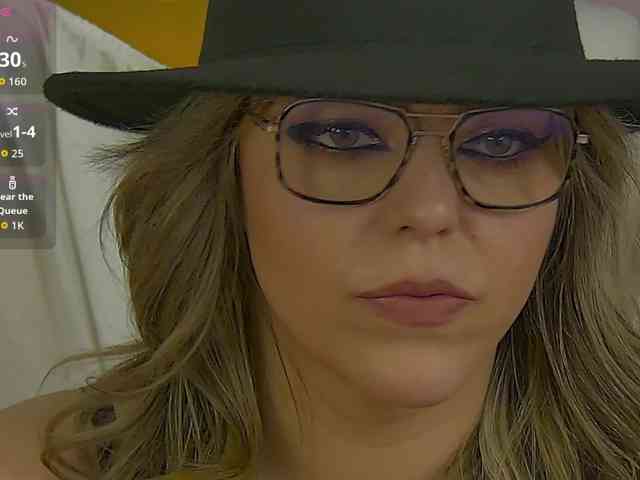 ZoeSkye webcam
