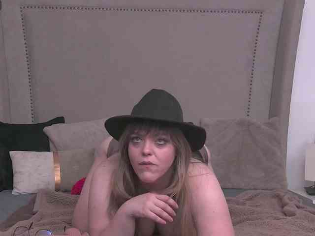 ZoeSkye webcam