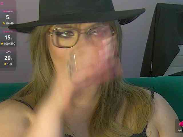 ZoeSkye webcam