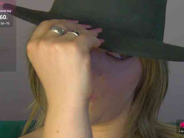 ZoeSkye webcam