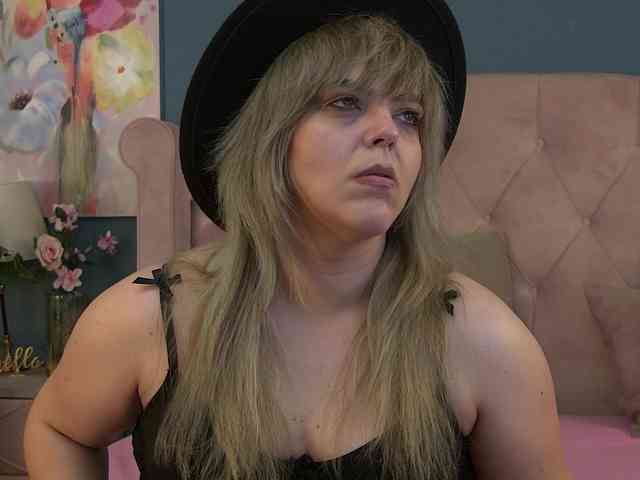 ZoeSkye webcam