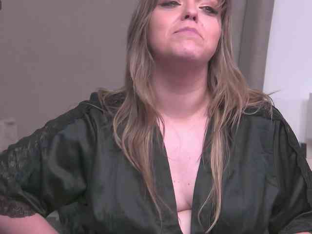 ZoeSkye webcam