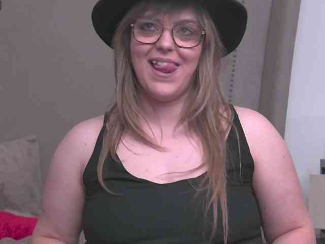 ZoeSkye webcam