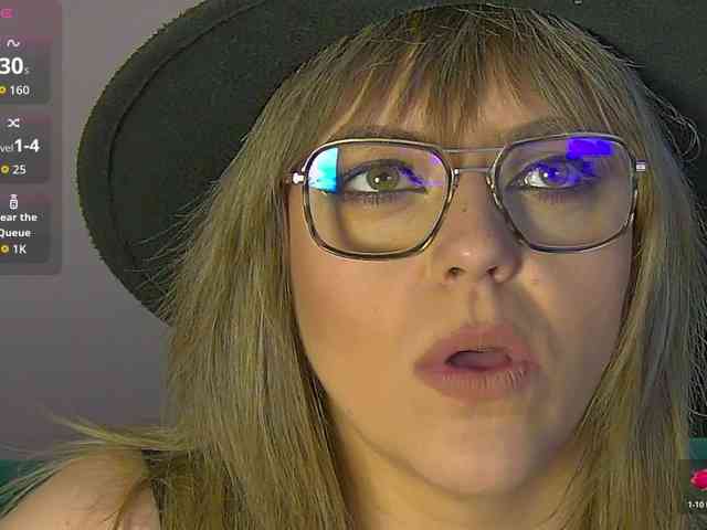 ZoeSkye webcam