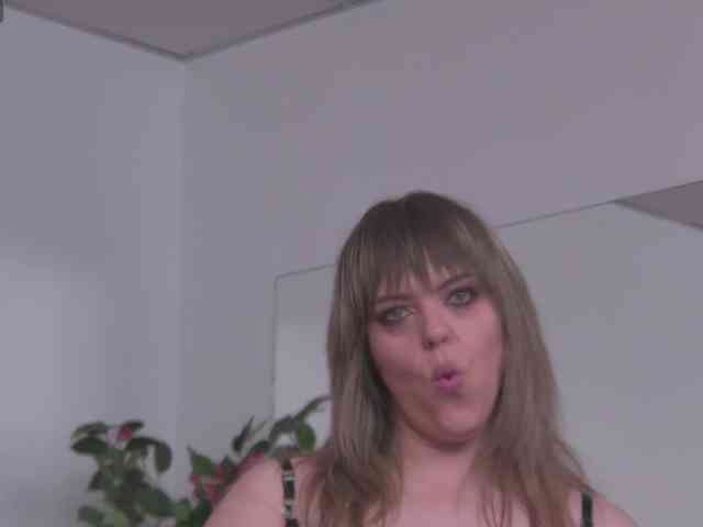 ZoeSkye webcam