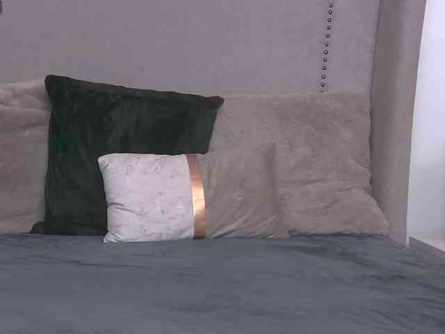 ZoeSkye webcam