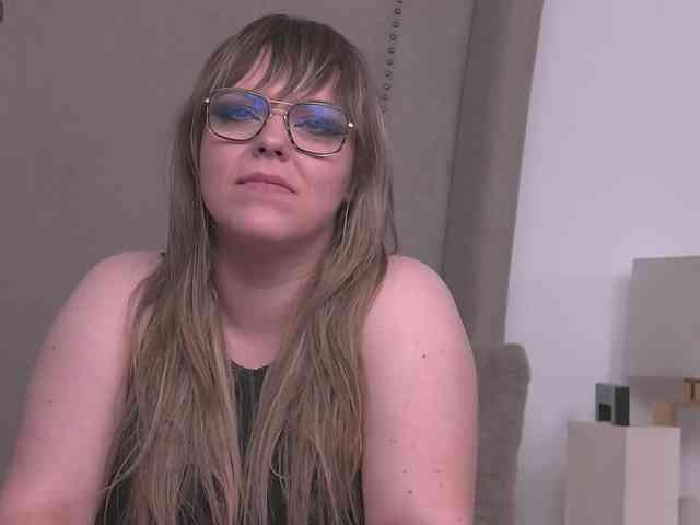 ZoeSkye webcam
