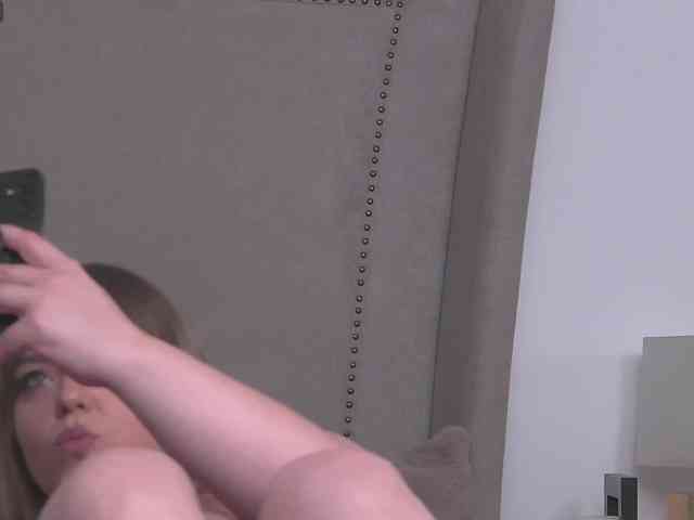 ZoeSkye webcam