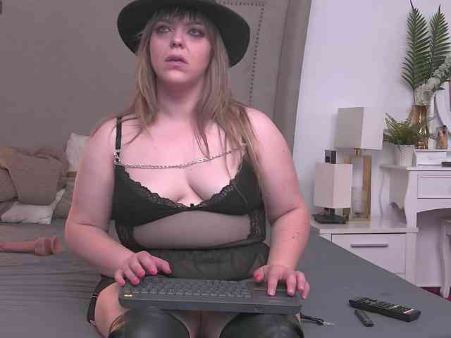 ZoeSkye webcam