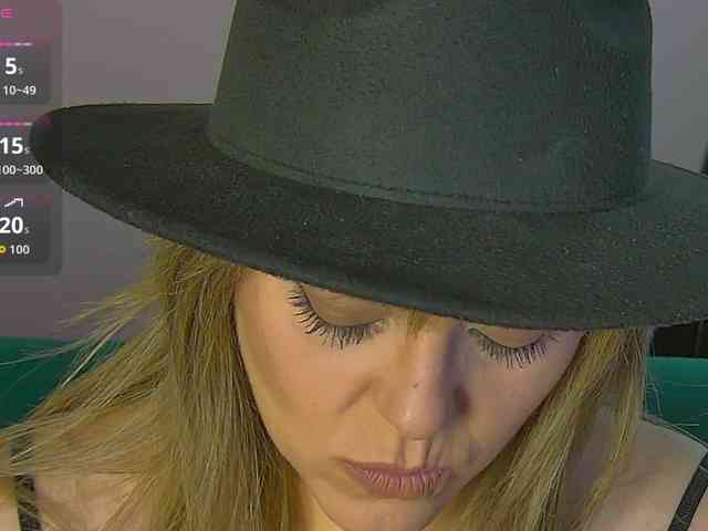 ZoeSkye webcam