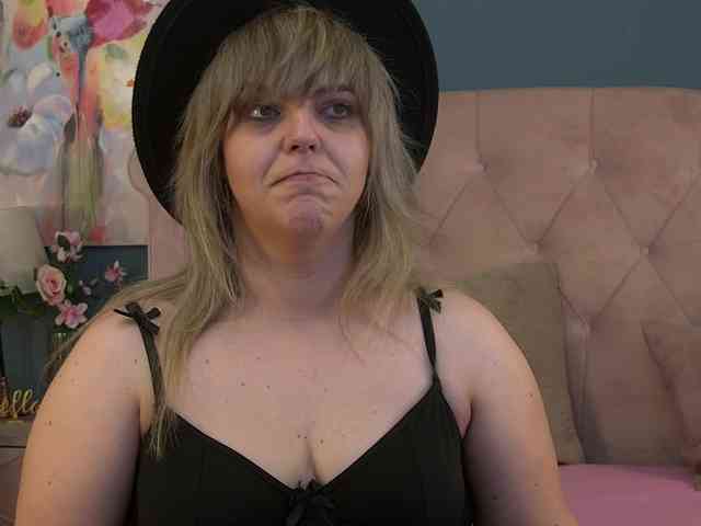 ZoeSkye webcam