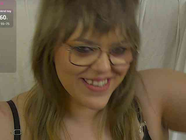 ZoeSkye webcam