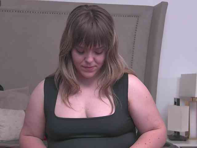 ZoeSkye webcam