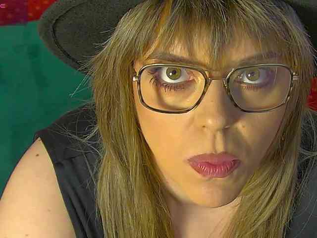 ZoeSkye webcam