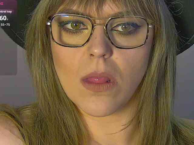 ZoeSkye webcam