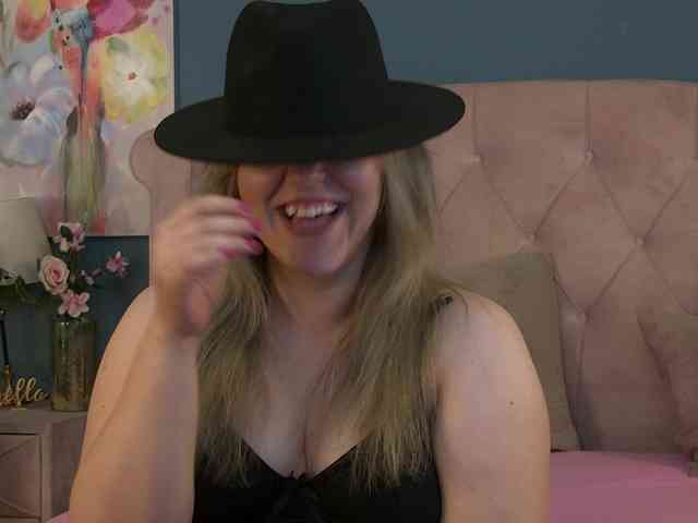 ZoeSkye webcam