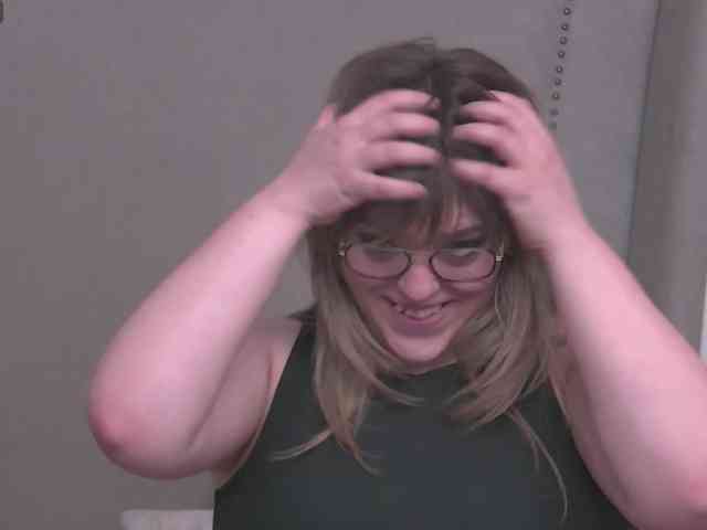 ZoeSkye webcam